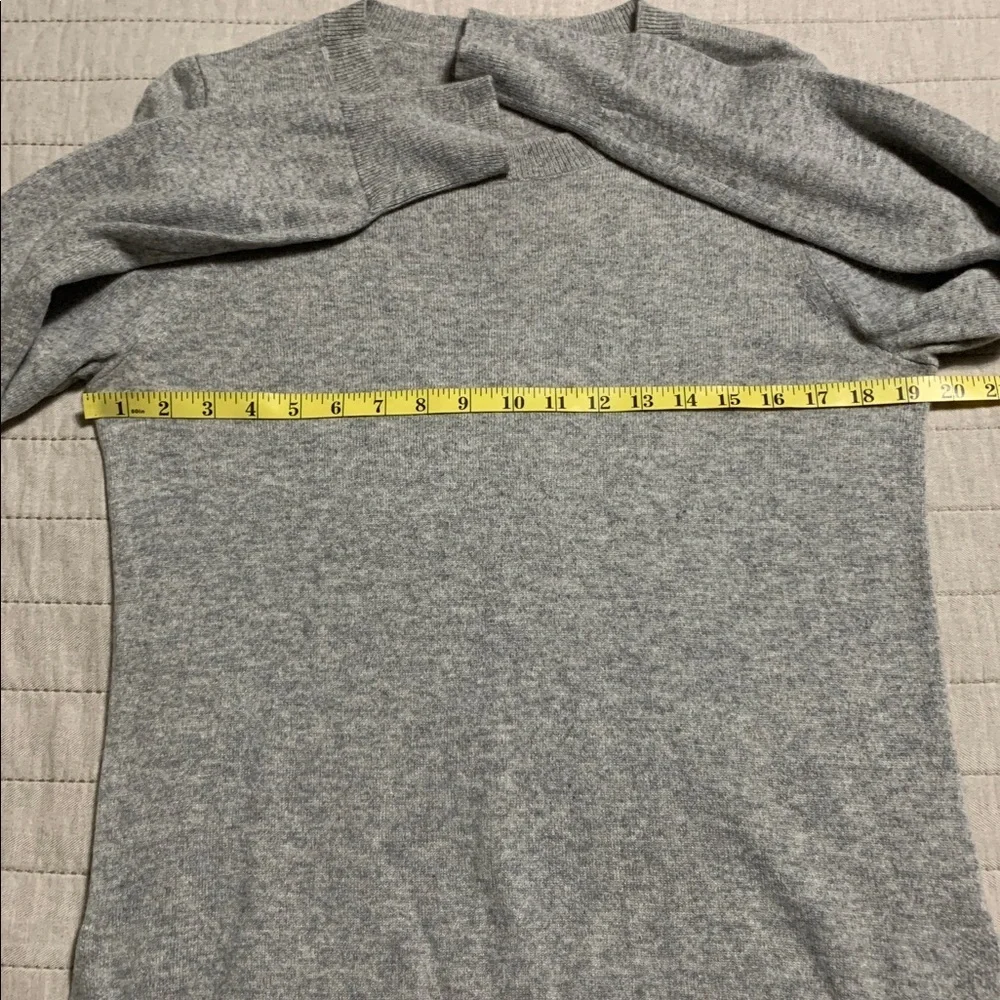 J.Crew Women’s Classic Gray Medium Crewneck Cashmere Long Sleeve Sweater